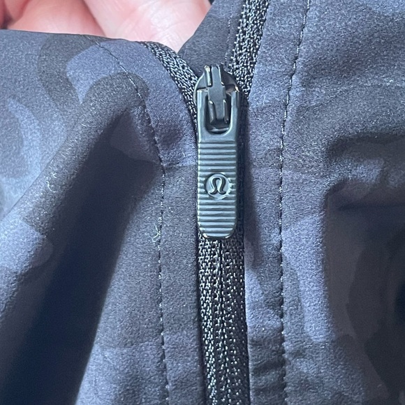 Lululemon Pack It Up Jacket Incognito Camo Multi Grey 2018 Style #: W4AVRS Sz 4 - Picture 6 of 8